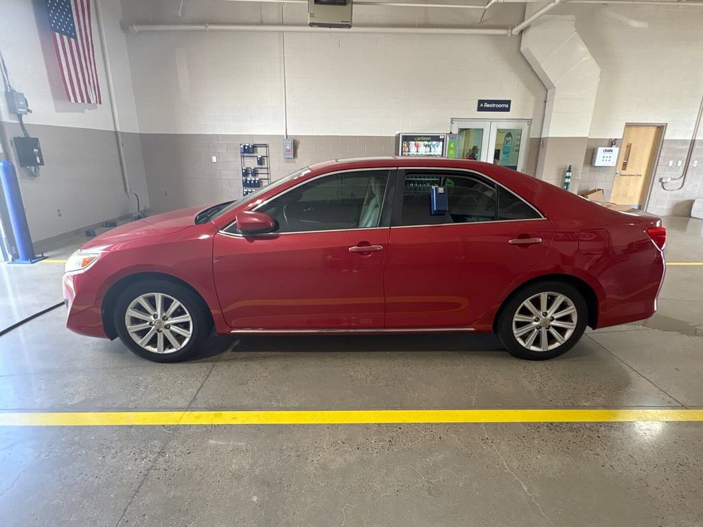 Used 2013 Toyota Camry XLE w/ Leather Pkg FWD image 10