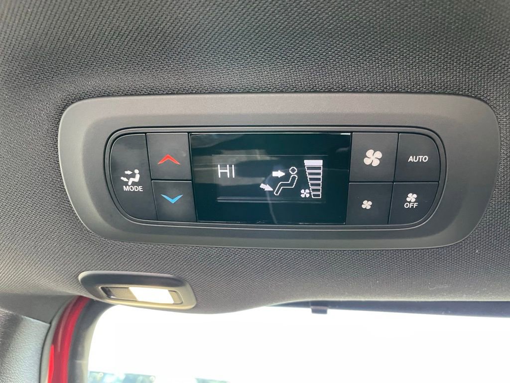 Used 2025 Chrysler Pacifica Limited image 56
