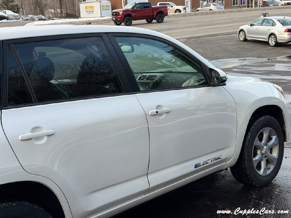 Used 2014 Toyota RAV4 EV image 40