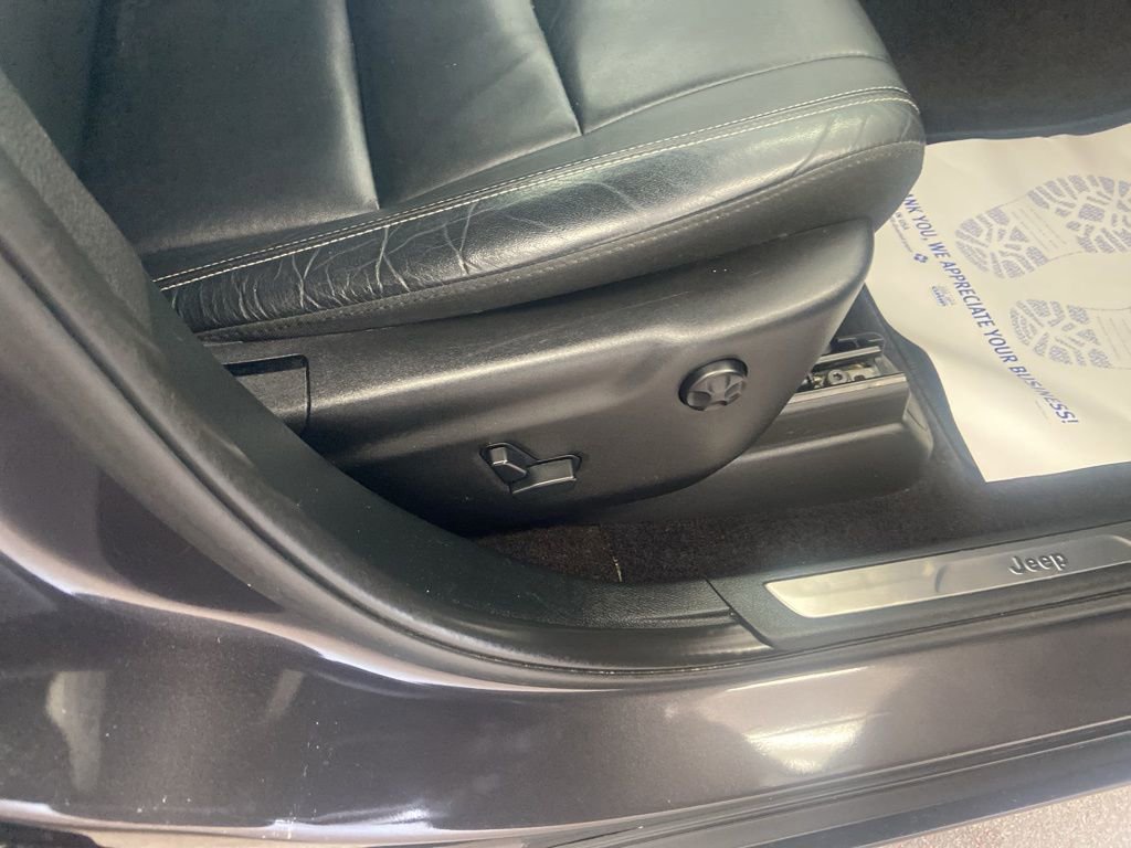 Used 2017 Jeep Grand Cherokee Limited image 20