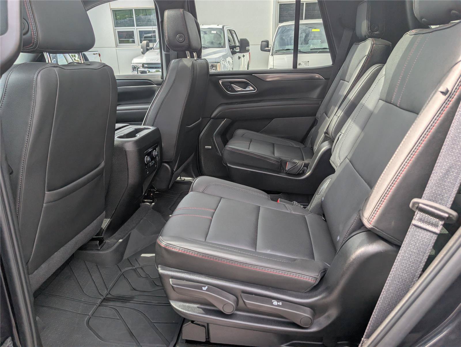 Used 2024 Chevrolet Tahoe RST w/ Luxury Package AWD/4WD image 17