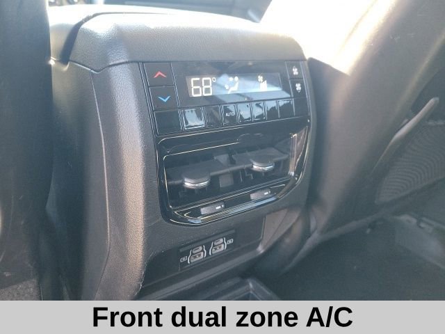 Used 2023 Jeep Grand Cherokee L Laredo image 6