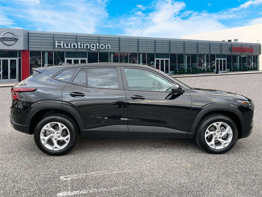 Used 2025 Chevrolet Trax LS w/ LS Convenience Package image 5