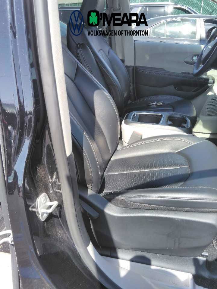 Used 2024 Chrysler Pacifica Limited FWD image 6