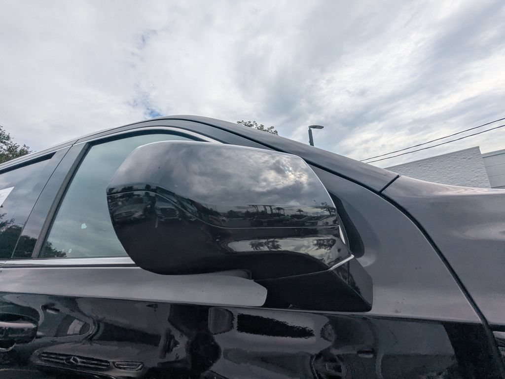 Used 2022 GMC Yukon XL SLE w/ Gmc Pro Safety Plus Package RWD image 23