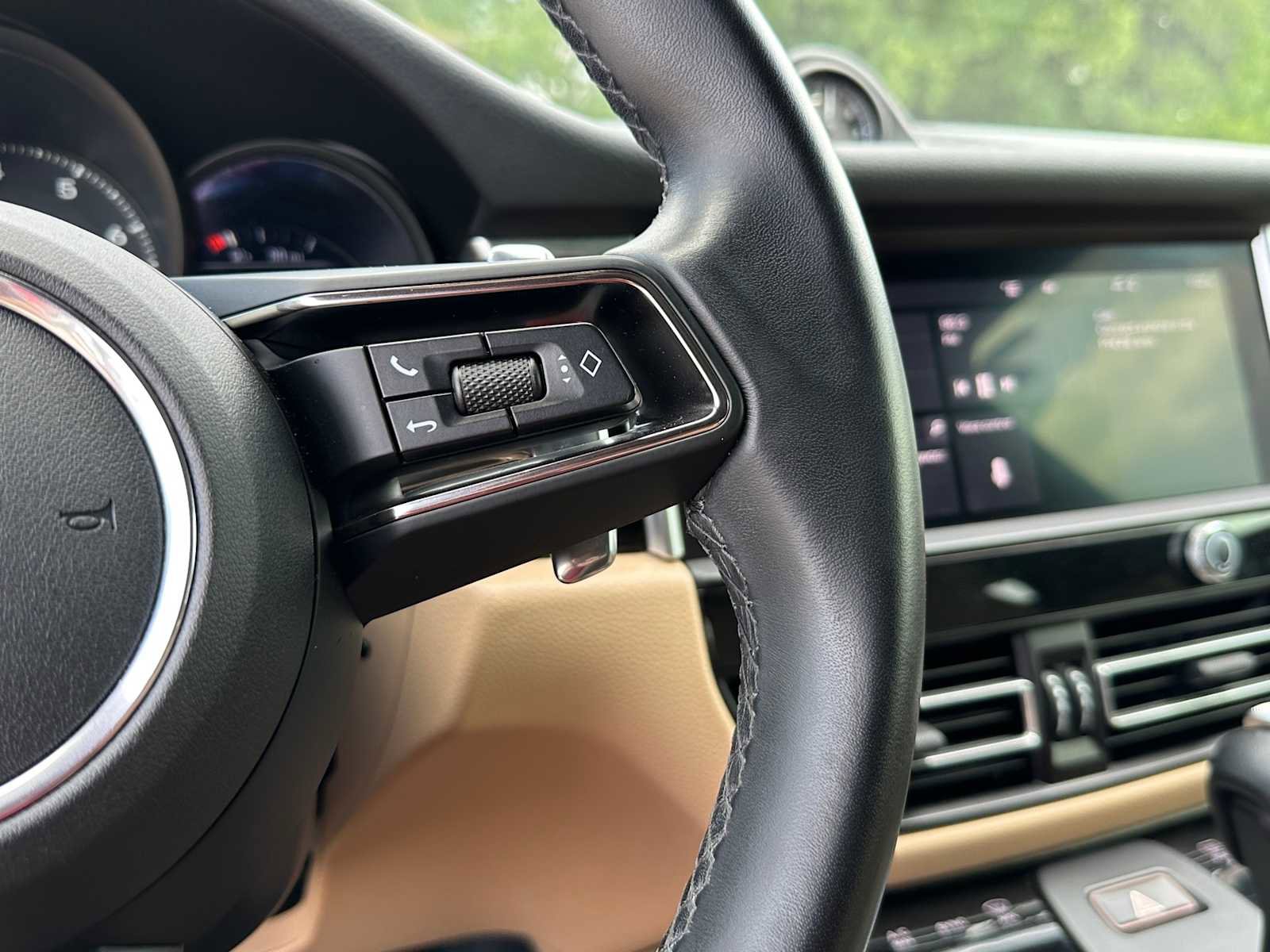 Used 2024 Porsche Macan w/ Premium Plus Package image 13