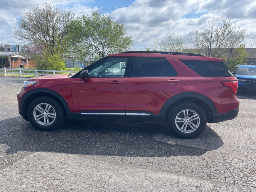 Used 2023 Ford Explorer XLT w/ Equipment Group 202A image 3