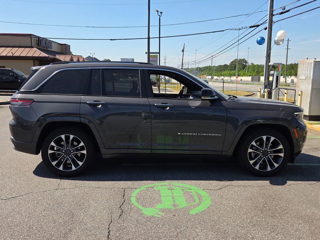 Used 2023 Jeep Grand Cherokee Overland w/ Luxury Tech Group IV AWD/4WD image 13