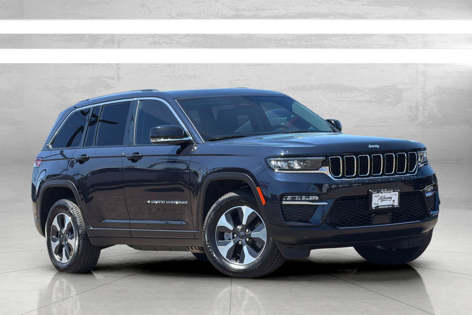 Used 2024 Jeep Grand Cherokee Limited 4xe AWD/4WD image 2