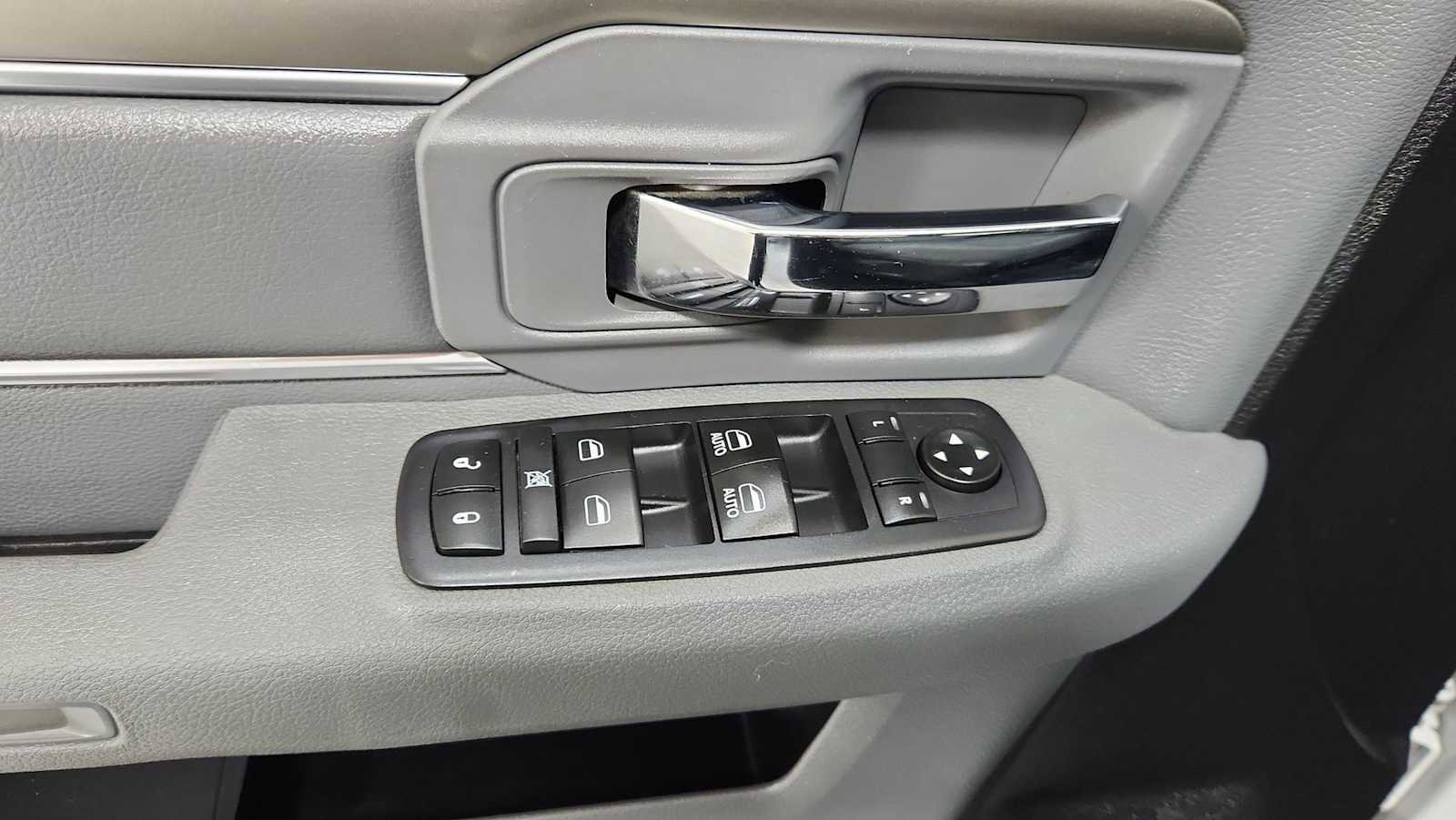 Used 2017 RAM 1500 Classic SLT image 15