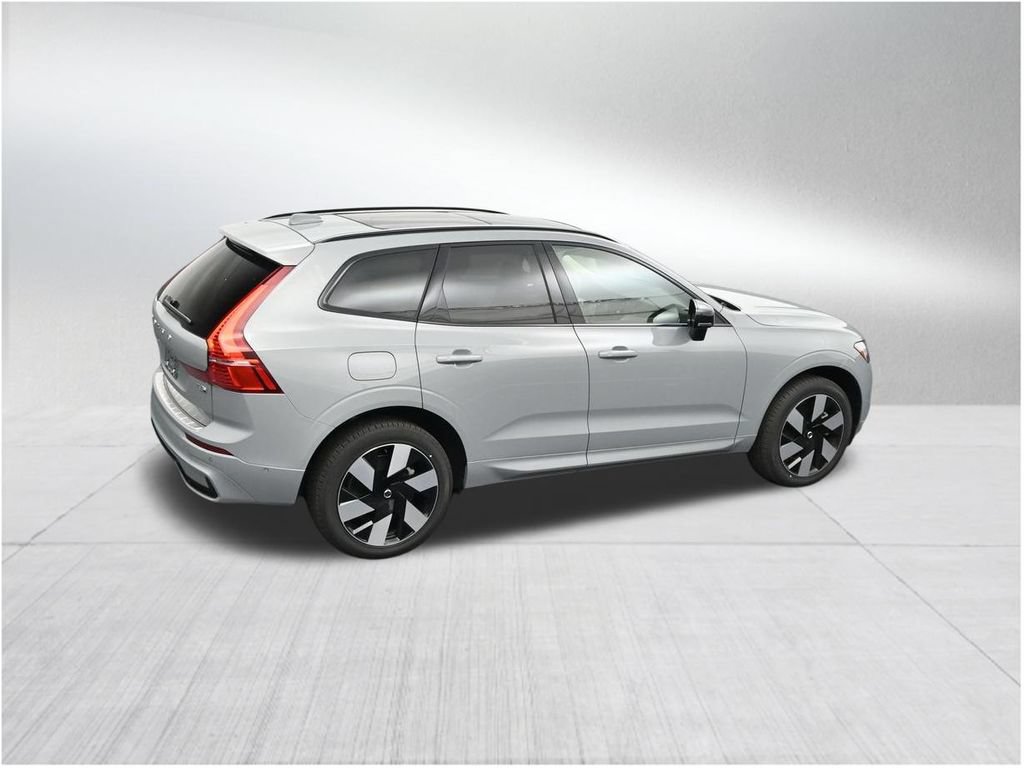 New 2025 Volvo XC60 T8 Plus w/ Protection Package Premier AWD/4WD image 18