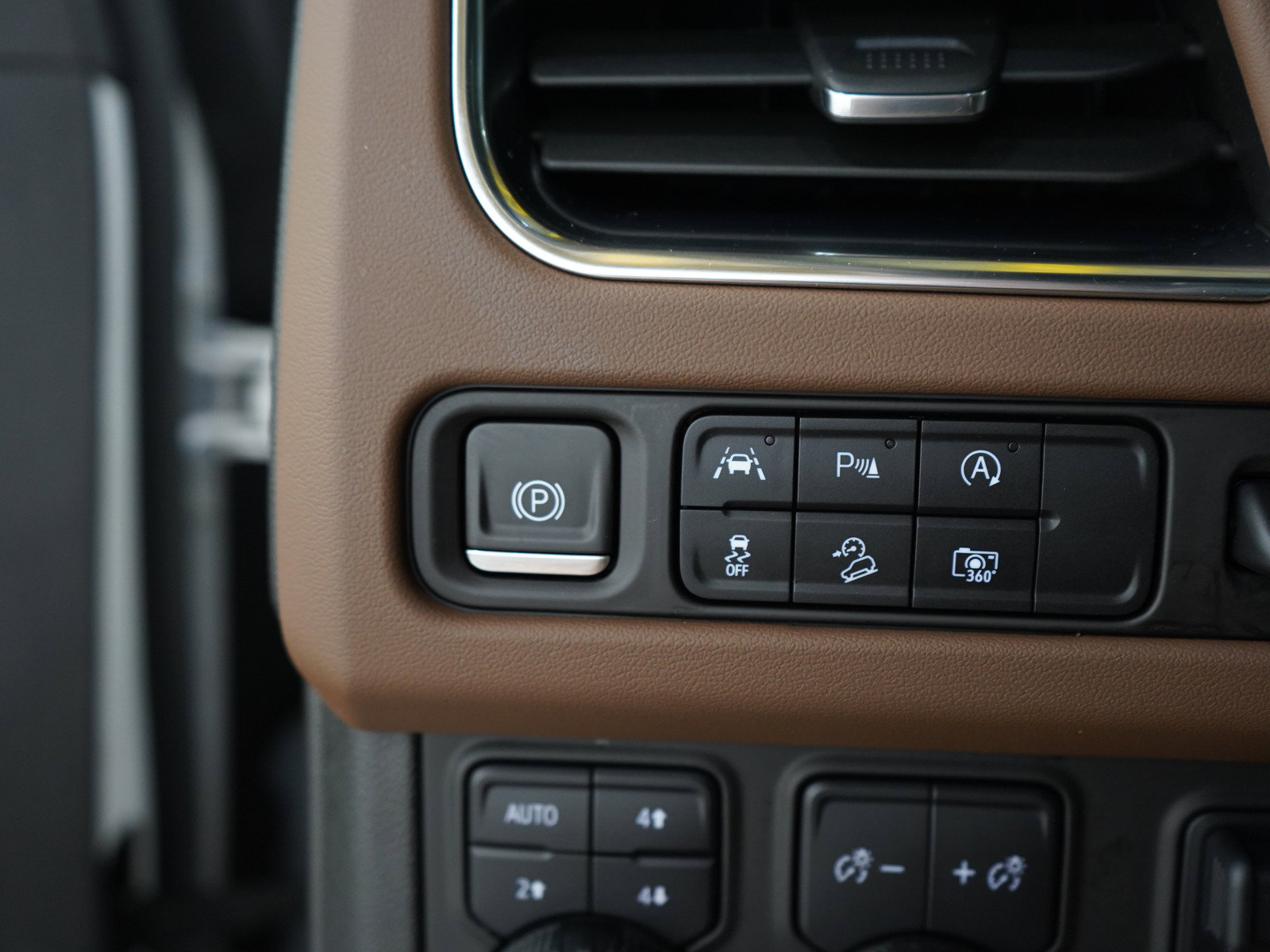 Used 2023 Chevrolet Suburban High Country AWD/4WD image 30