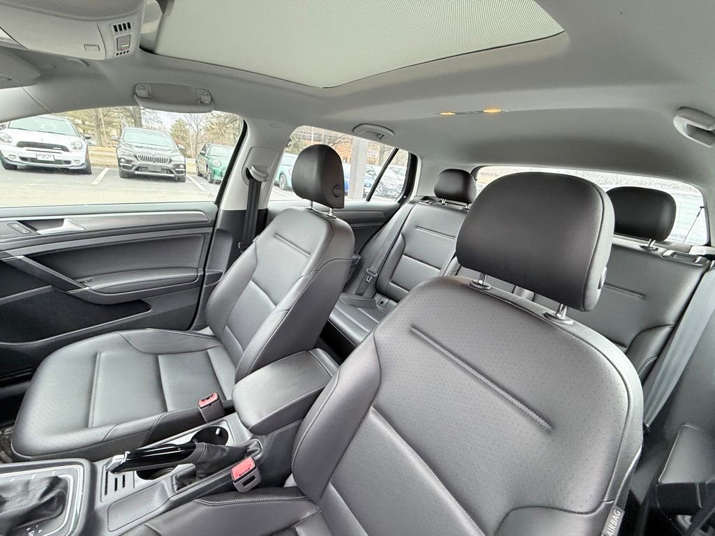 Used 2021 Volkswagen Golf 4-Door image 21