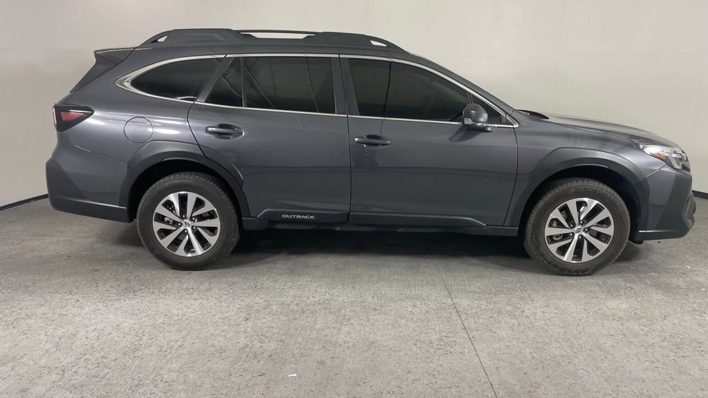 Used 2025 Subaru Outback image 2