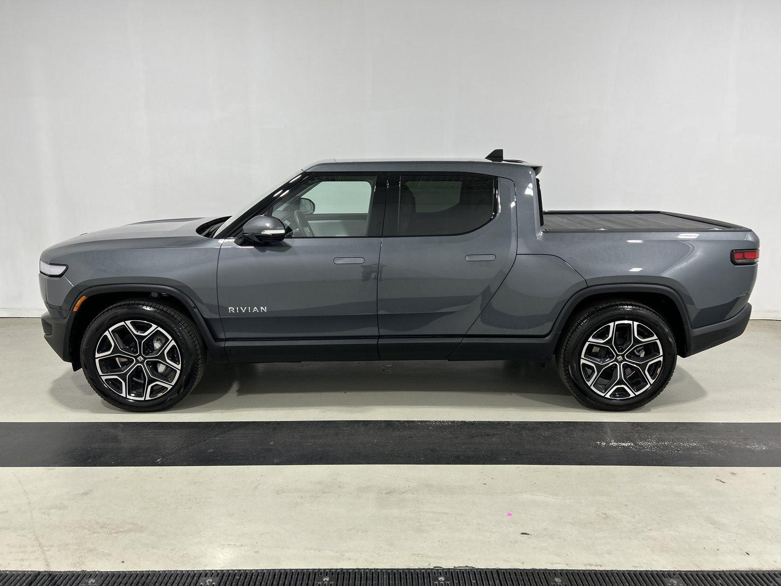 Used 2023 Rivian R1T Adventure AWD/4WD image 6
