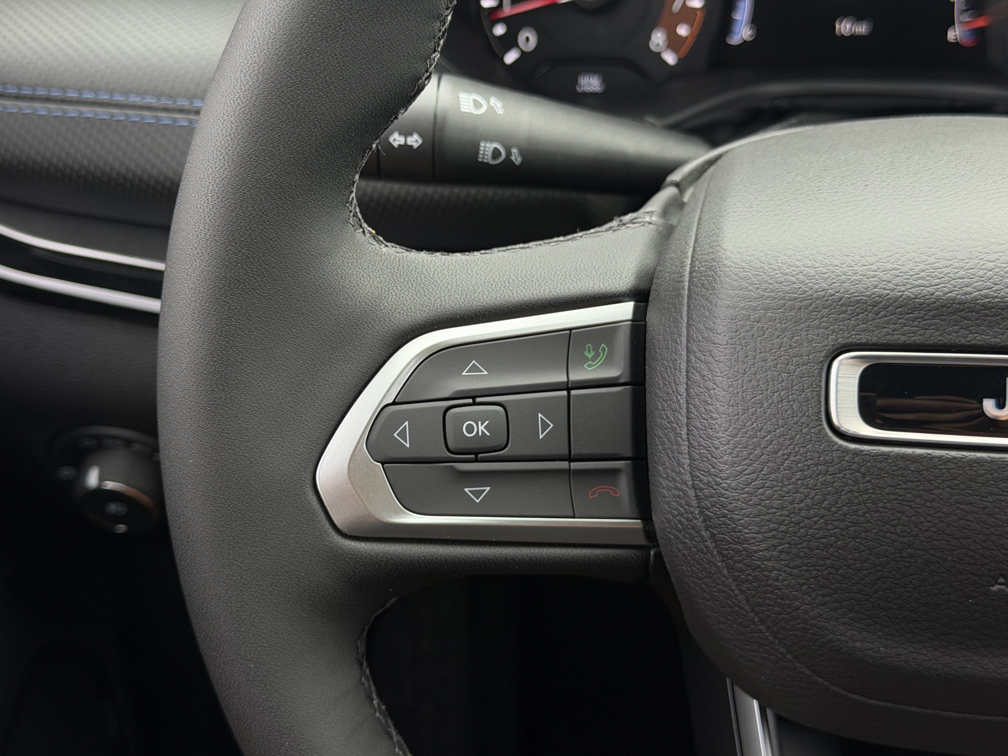 New 2026 Jeep Compass Latitude AWD/4WD image 18