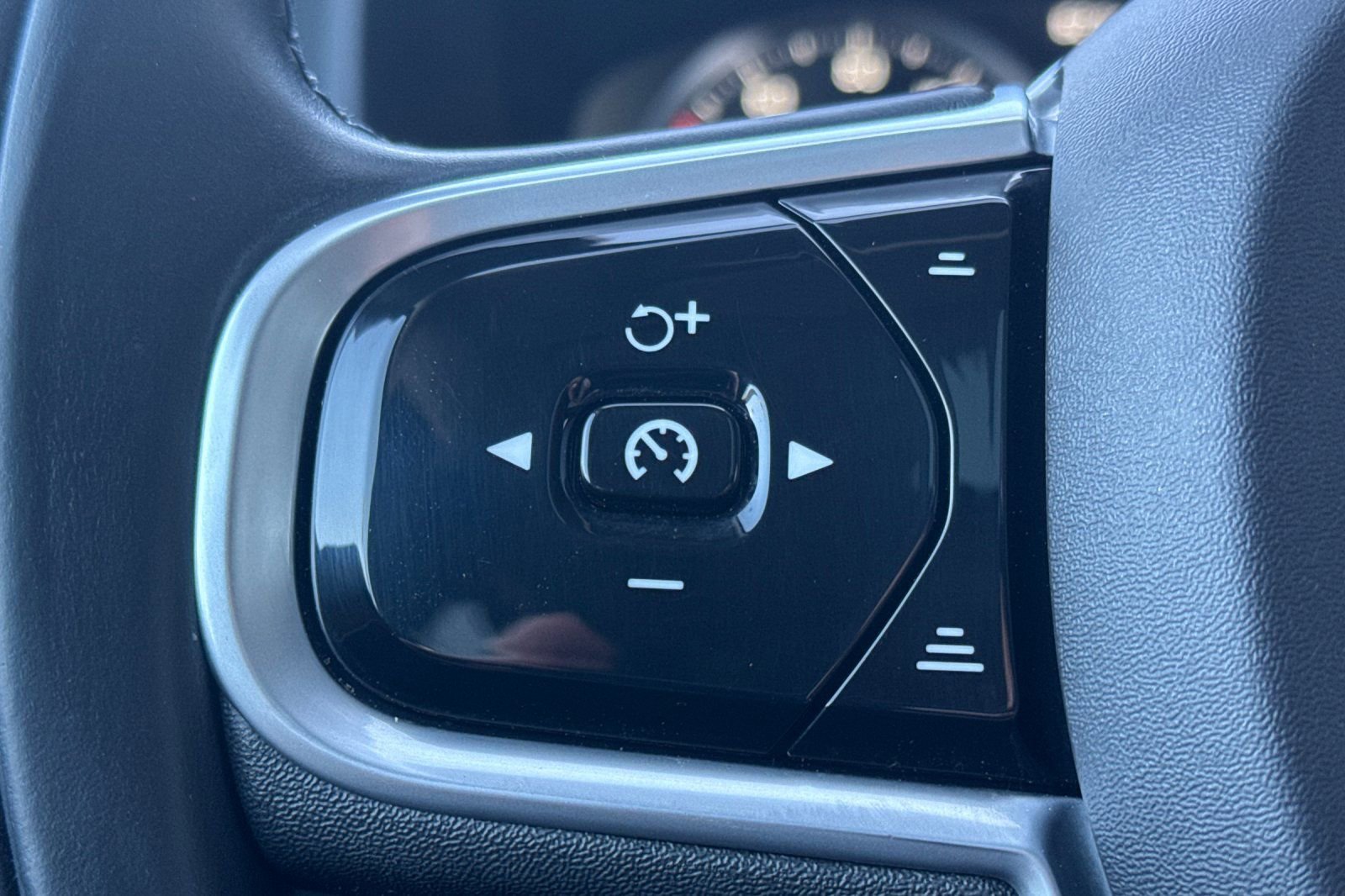 Used 2022 Volvo XC90 T5 Momentum w/ Advanced Package image 27