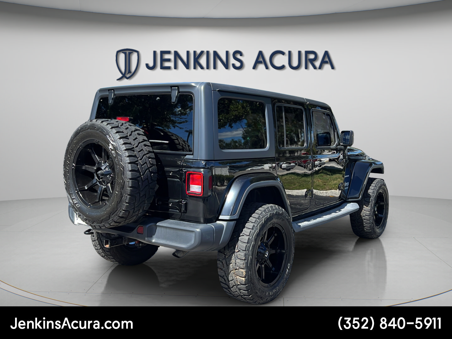 Used 2019 Jeep Wrangler Unlimited Sahara AWD/4WD image 3