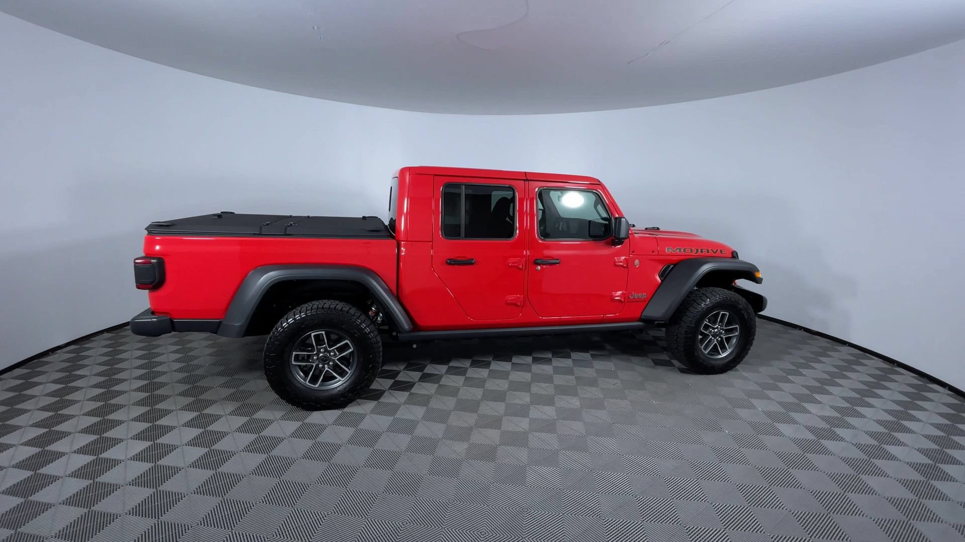 Used 2025 Jeep Gladiator Mojave w/ Convenience Group AWD/4WD image 9