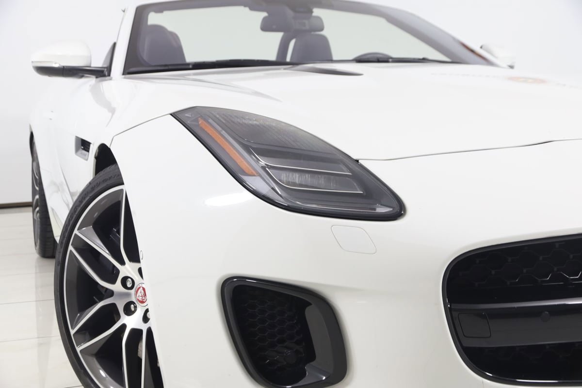 Used 2018 Jaguar F-TYPE R-Dynamic RWD image 21