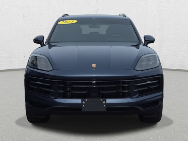 Used 2024 Porsche Cayenne AWD/4WD image 2