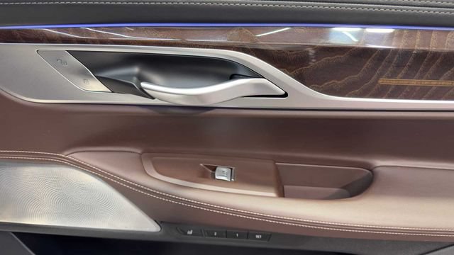 Used 2019 BMW 750i w/ Autobahn Package RWD image 15