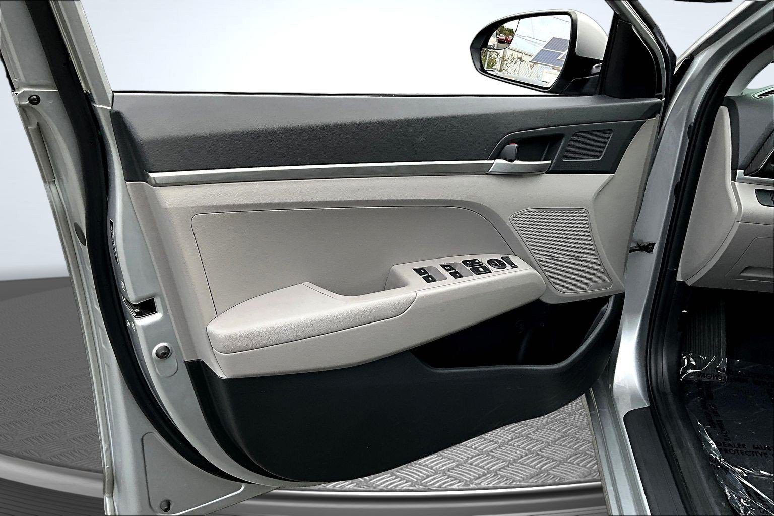 Used 2020 Hyundai Elantra SE FWD image 17