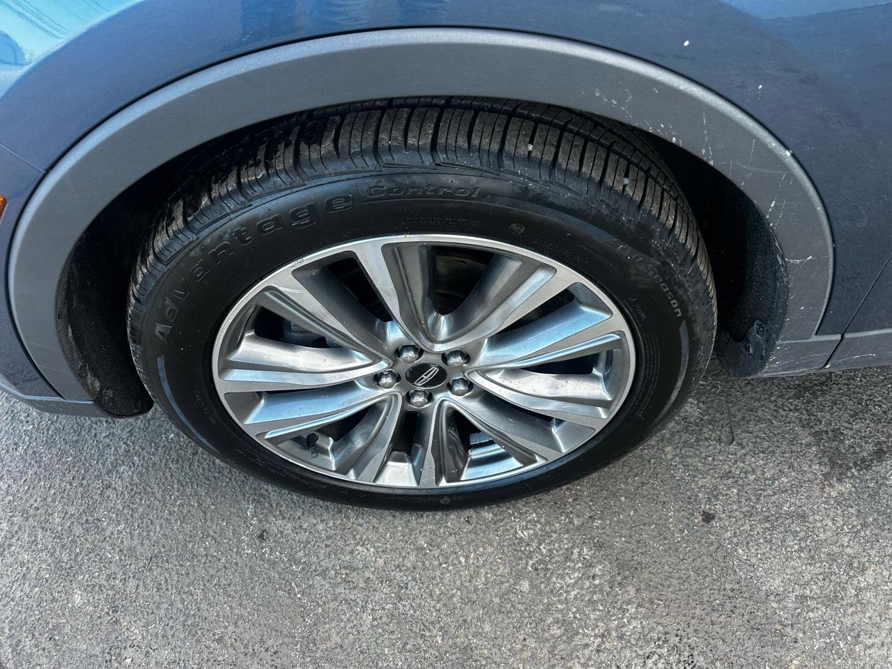 Used 2018 Lincoln MKX Reserve w/ Driver Assistance Package AWD/4WD image 2