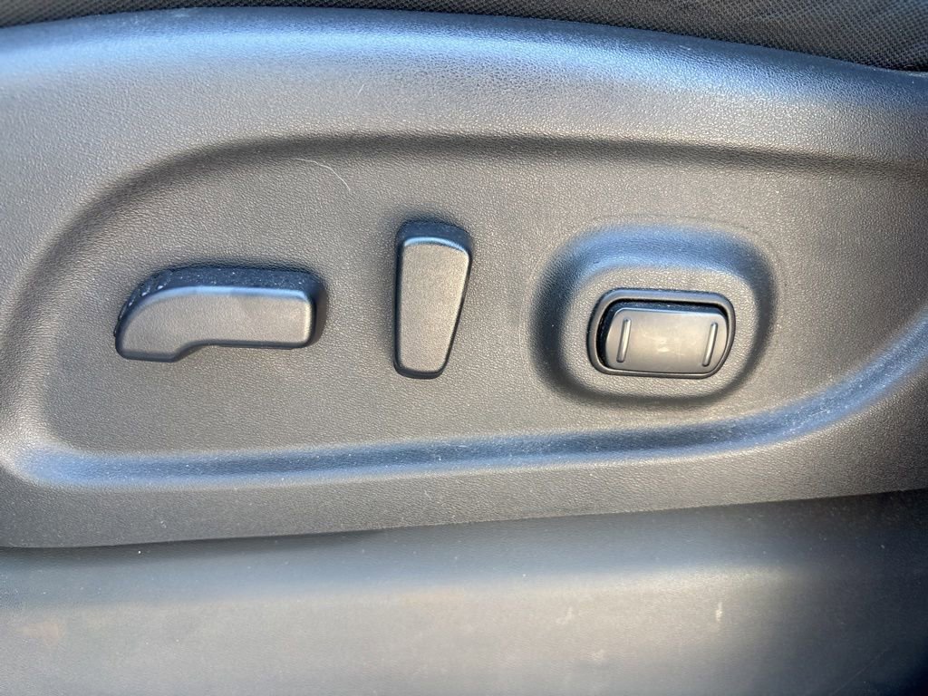Used 2019 Nissan Titan SV w/ SV Convenience Package AWD/4WD image 17