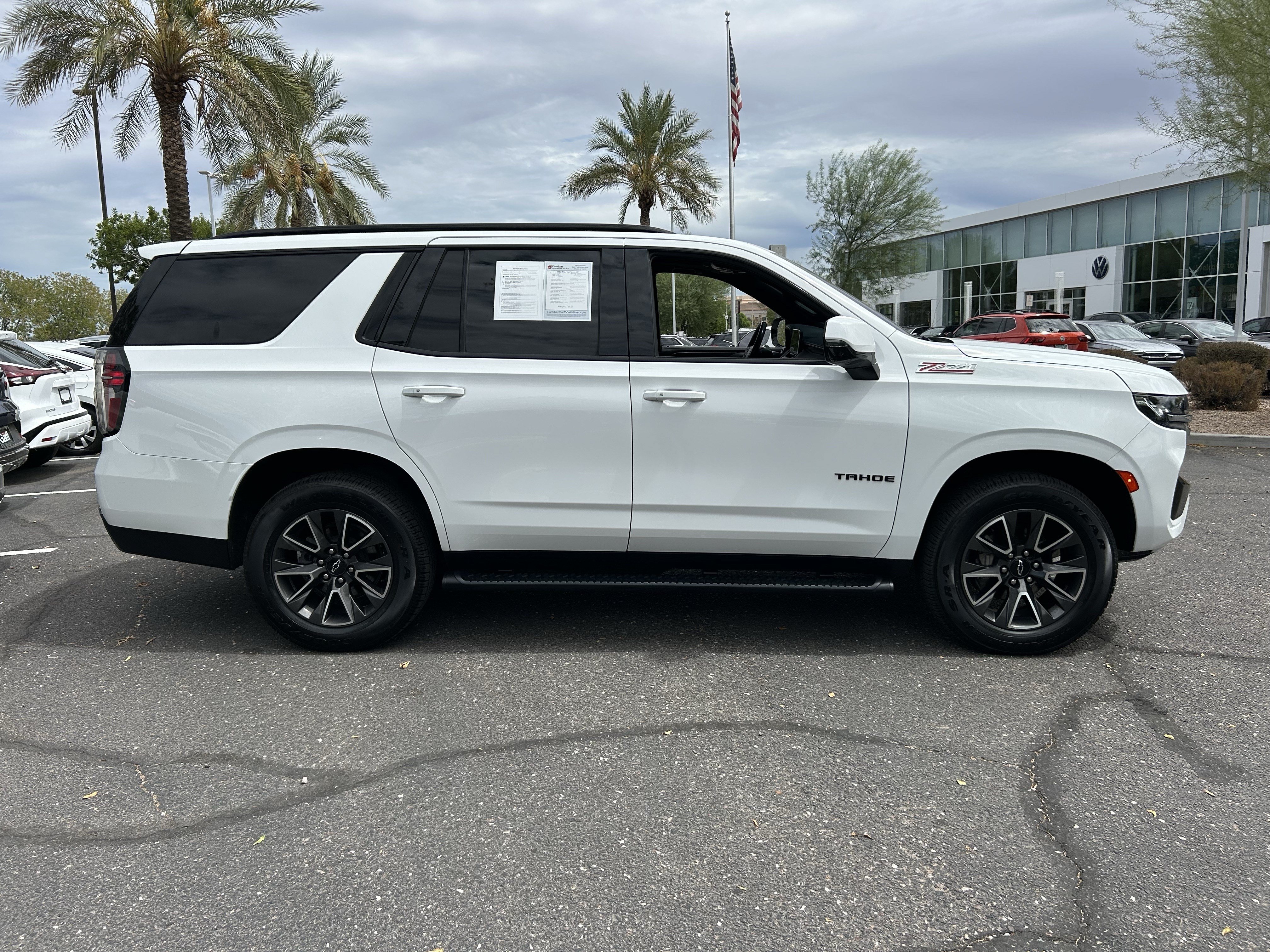 Used 2022 Chevrolet Tahoe Z71 w/ Luxury Package AWD/4WD image 5