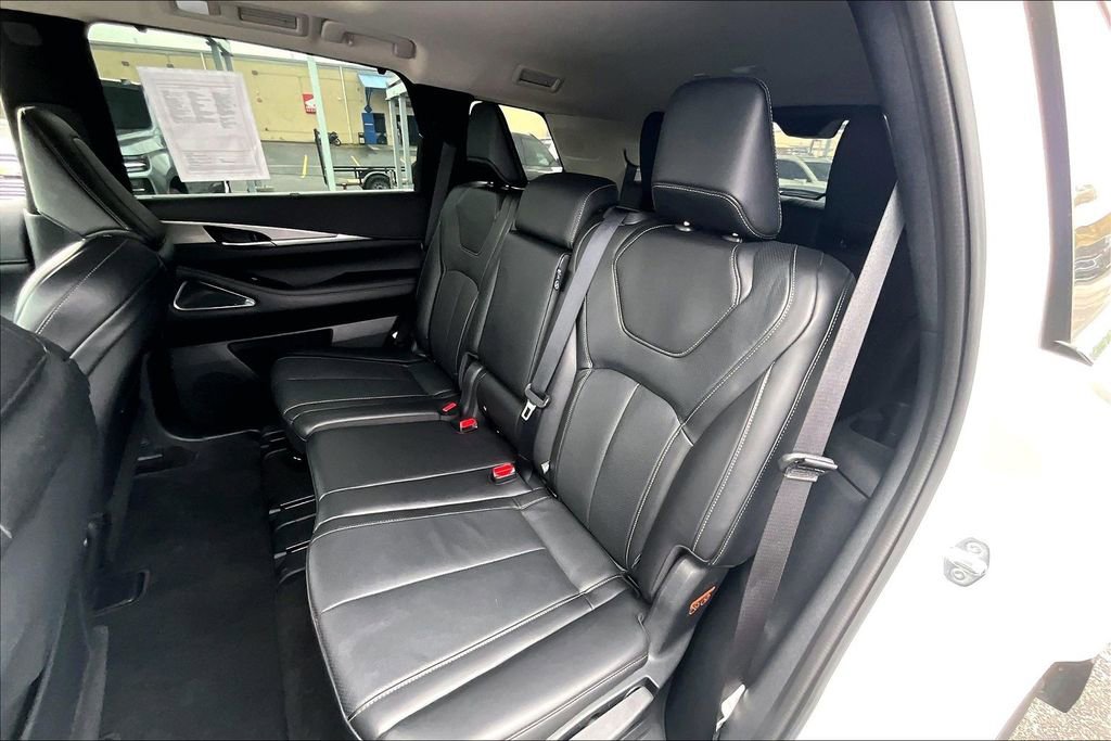 Certified 2025 INFINITI QX60 Luxe w/ Vision Package image 38