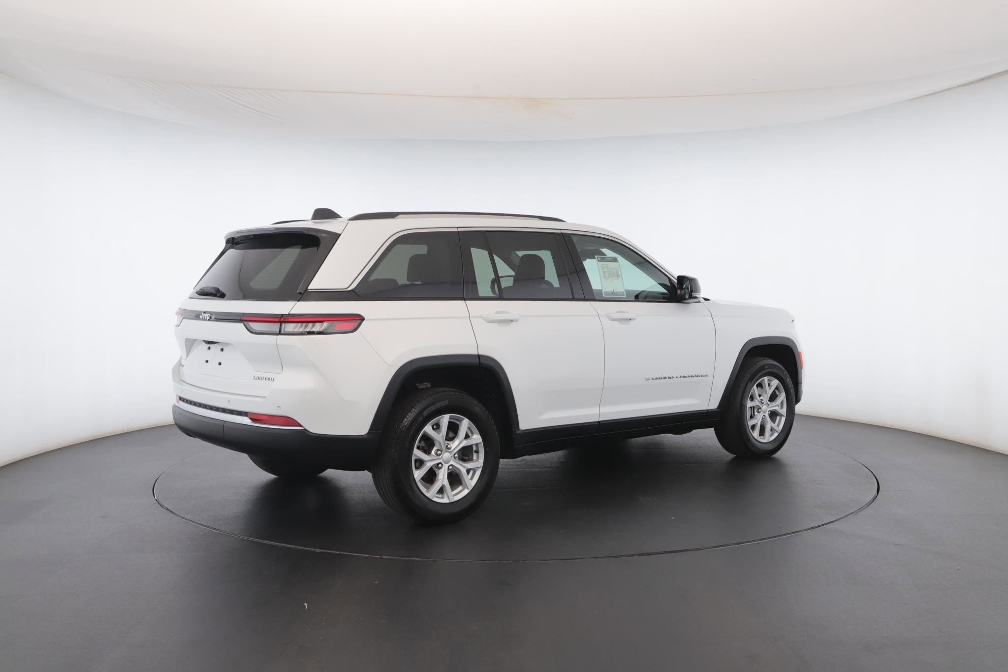 Used 2023 Jeep Grand Cherokee Limited image 26