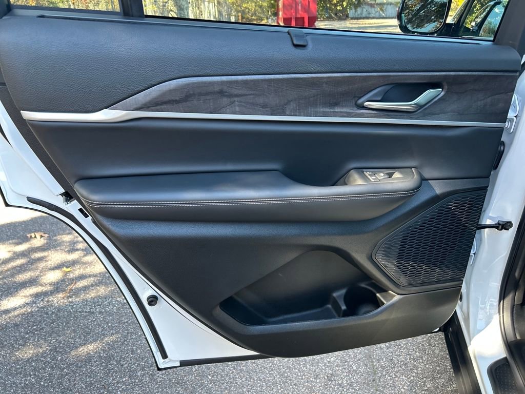 New 2025 Jeep Grand Cherokee L Limited w/ Luxury Tech Group II image 26