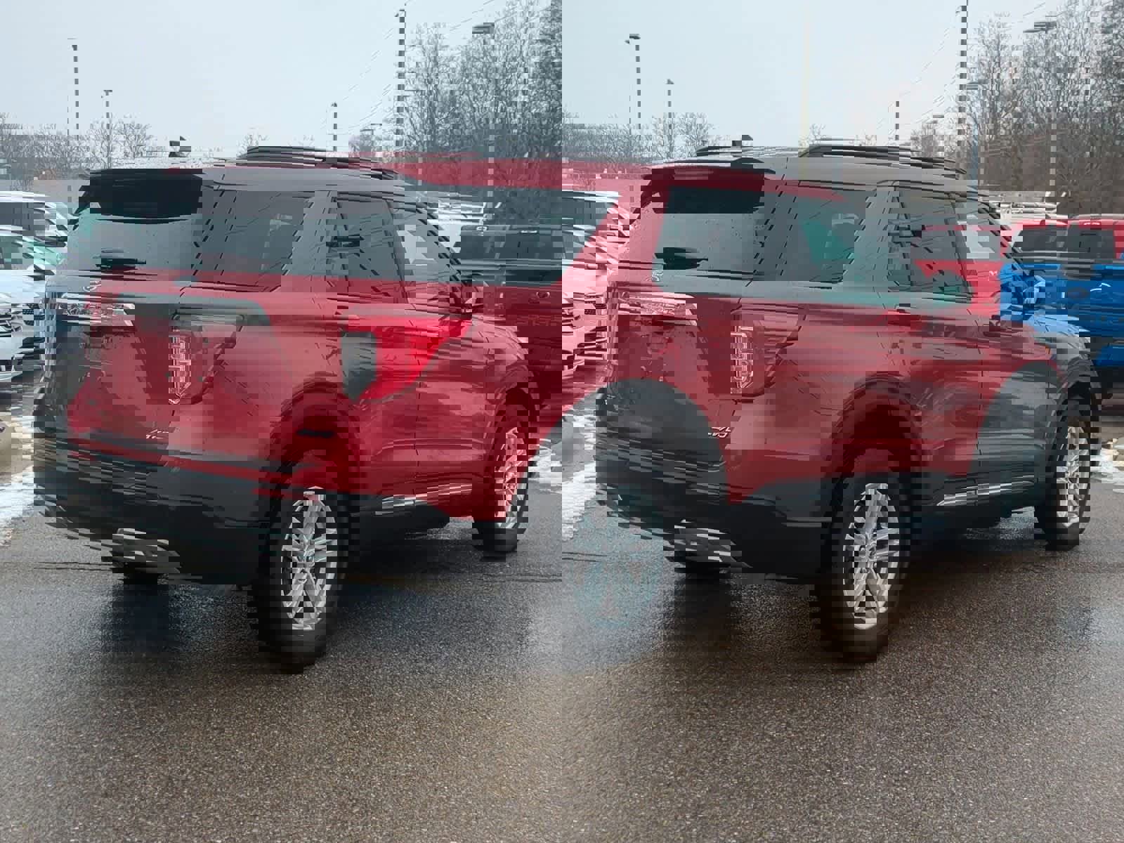 Used 2022 Ford Explorer XLT w/ Equipment Group 202A image 8