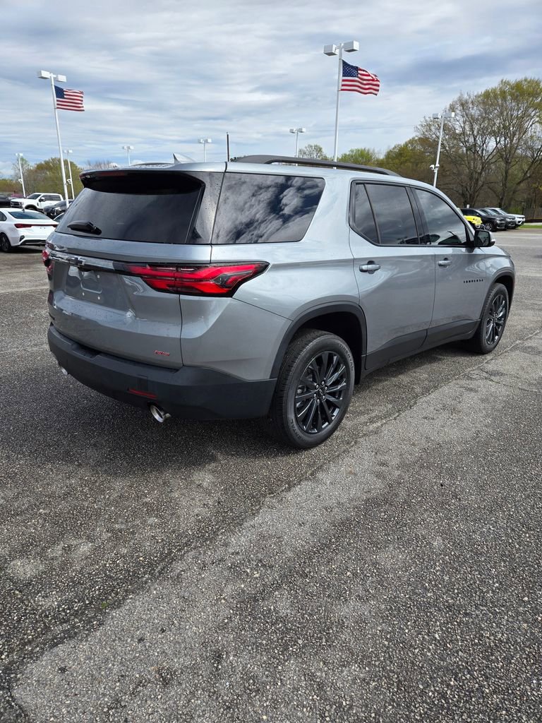 Used 2023 Chevrolet Traverse RS image 3