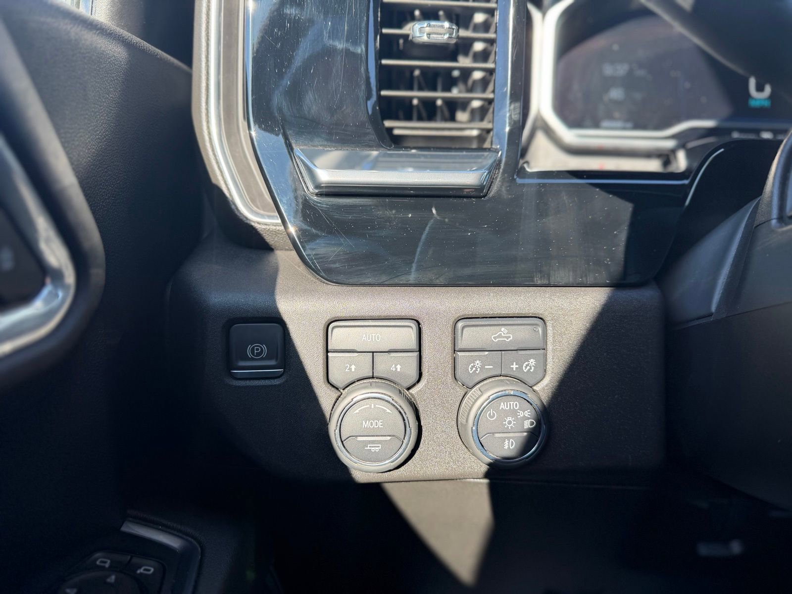 Used 2023 Chevrolet Silverado 1500 RST w/ Convenience Package II AWD/4WD image 17