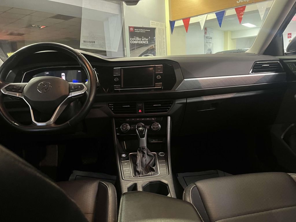 Used 2023 Volkswagen Jetta SE image 15