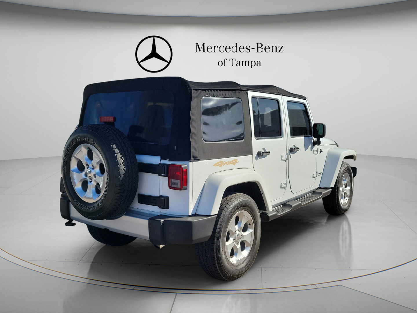 Used 2015 Jeep Wrangler Unlimited Sahara w/ Connectivity Group AWD/4WD image 3