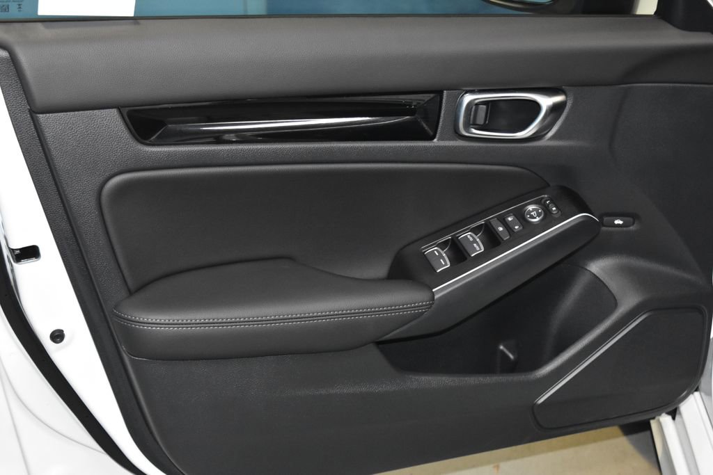Used 2025 Honda Civic Sport Touring image 4