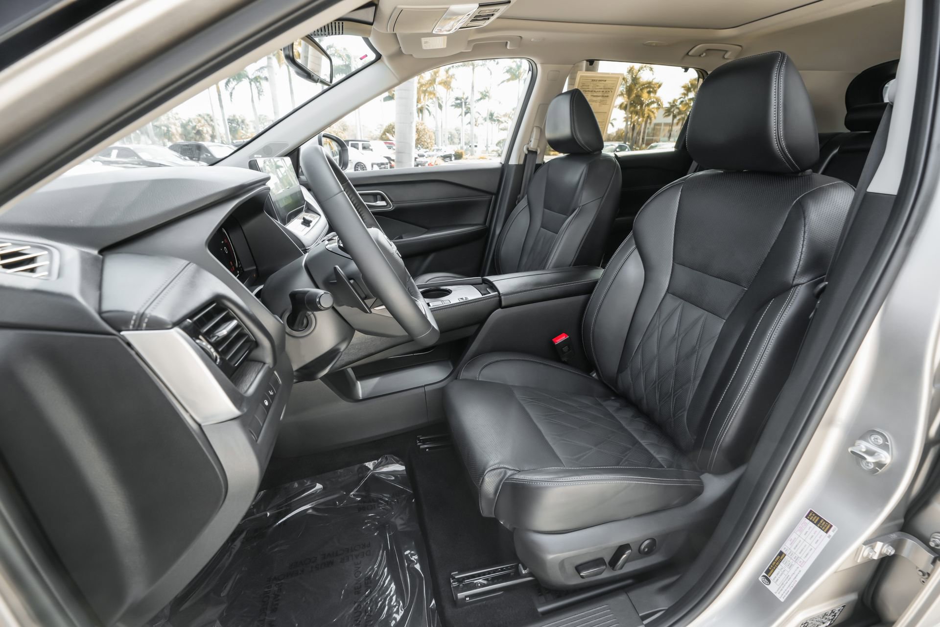 Used 2025 Nissan Rogue Platinum w/ Platinum Premium Package image 8