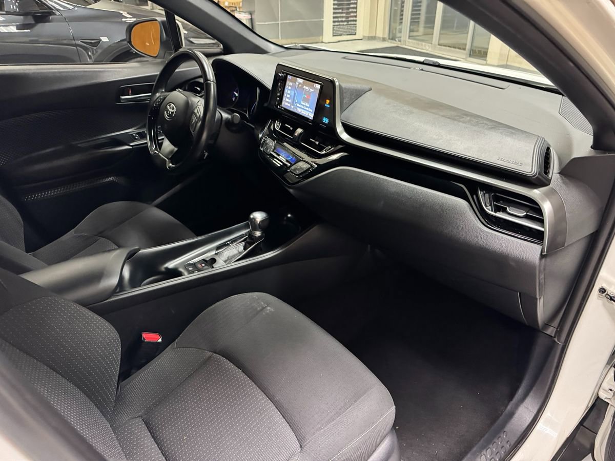 Used 2018 Toyota C-HR XLE image 17