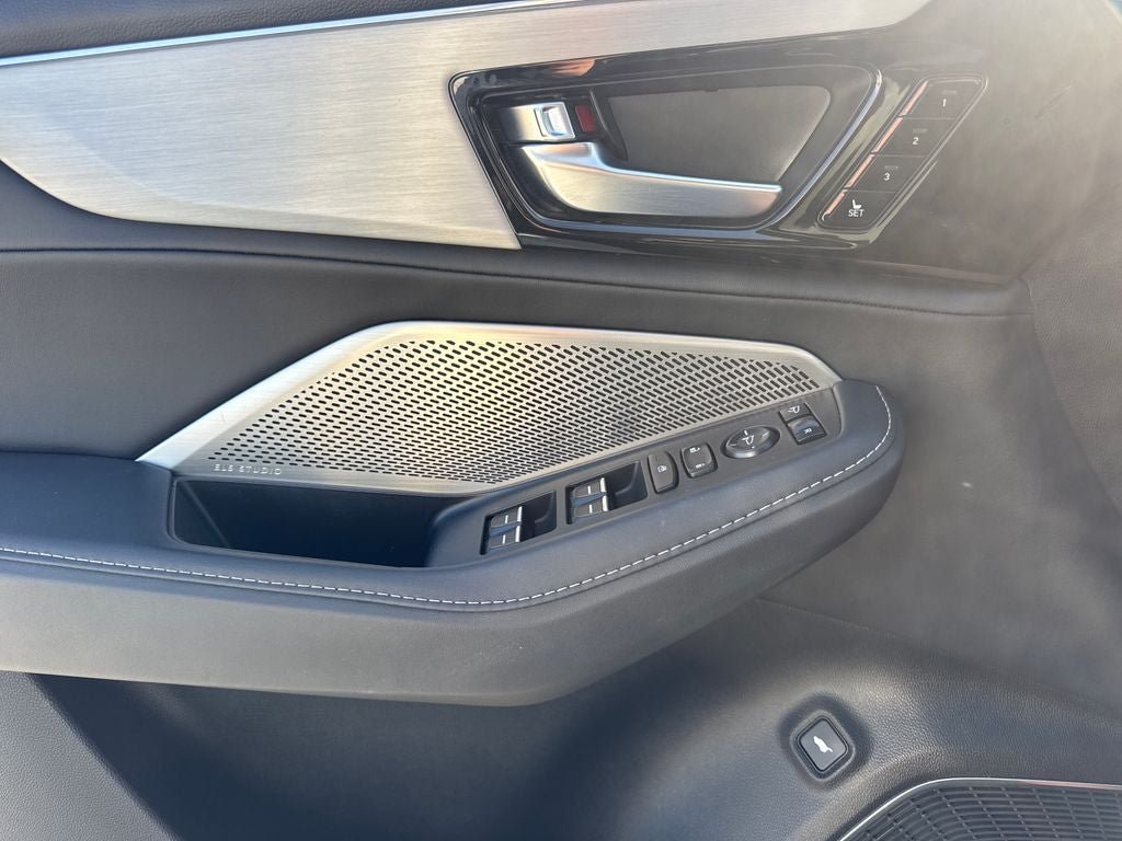 Used 2023 Acura MDX w/ Technology Package FWD image 19