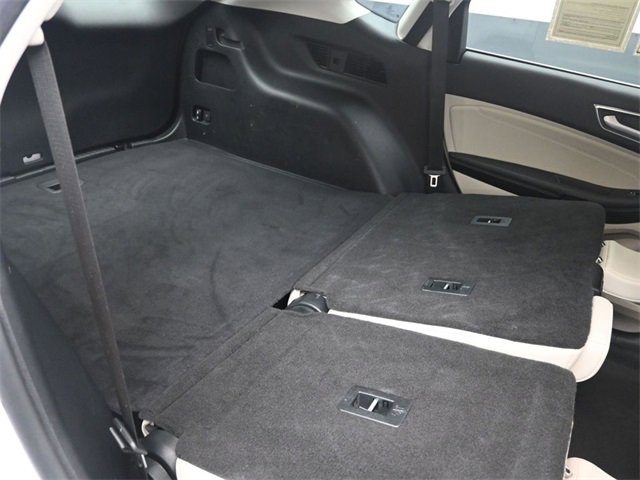 Used 2021 Ford Edge Titanium image 27