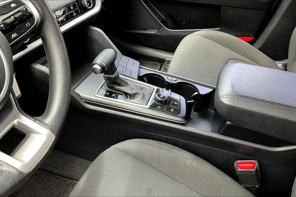 Used 2025 Kia Sportage LX FWD image 18