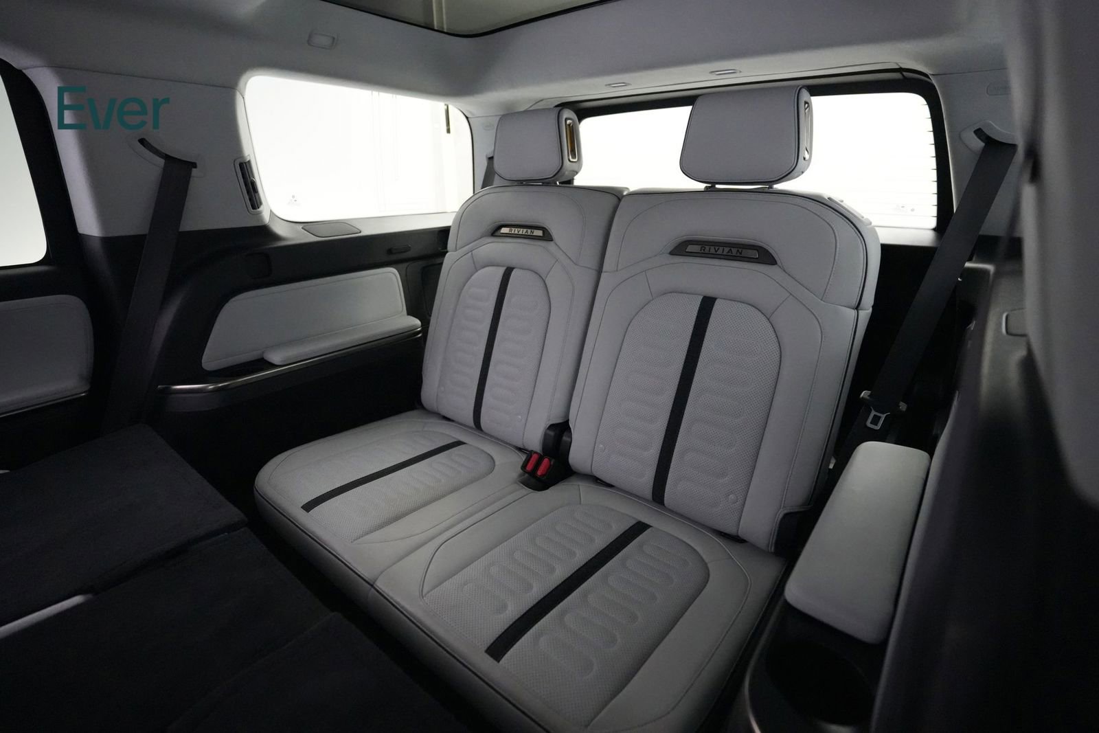 Used 2024 Rivian R1S Adventure AWD/4WD image 24