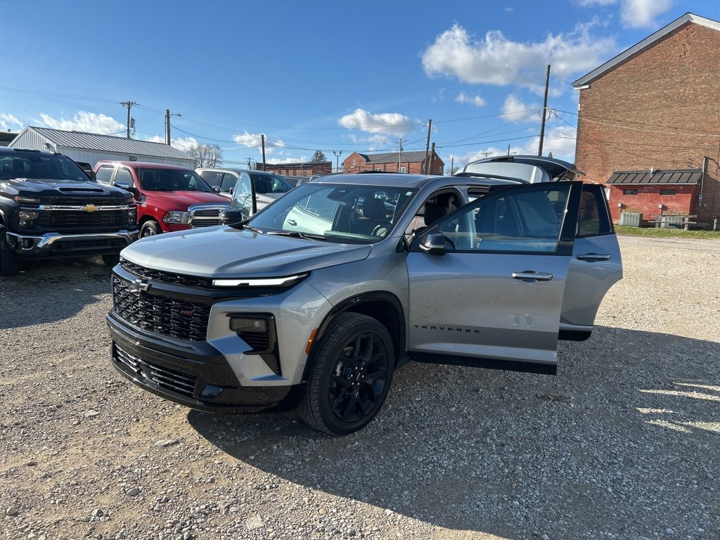 Used 2024 Chevrolet Traverse RS image 23