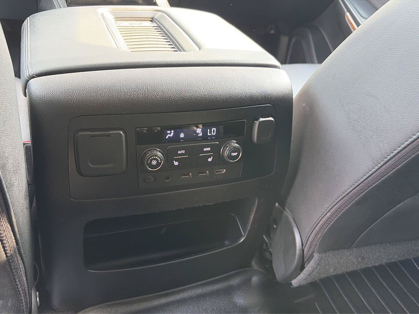 Used 2019 Chevrolet Suburban Premier AWD/4WD image 30