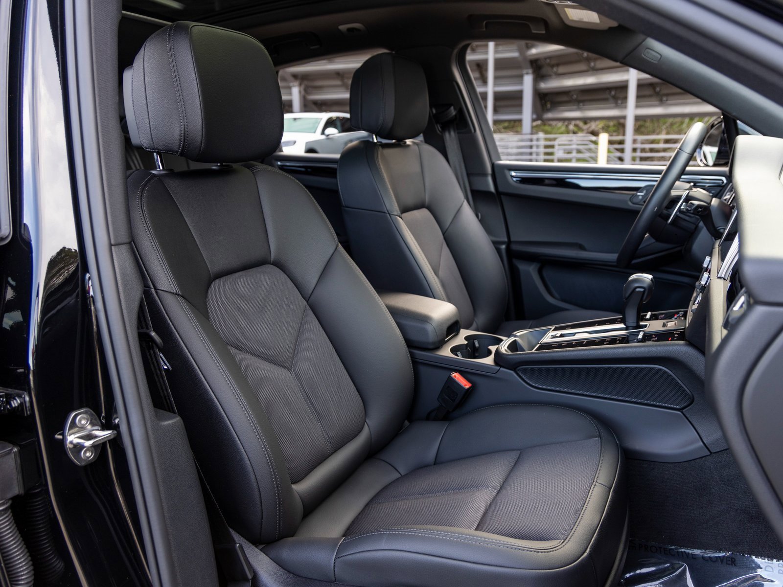 Certified 2025 Porsche Macan image 53