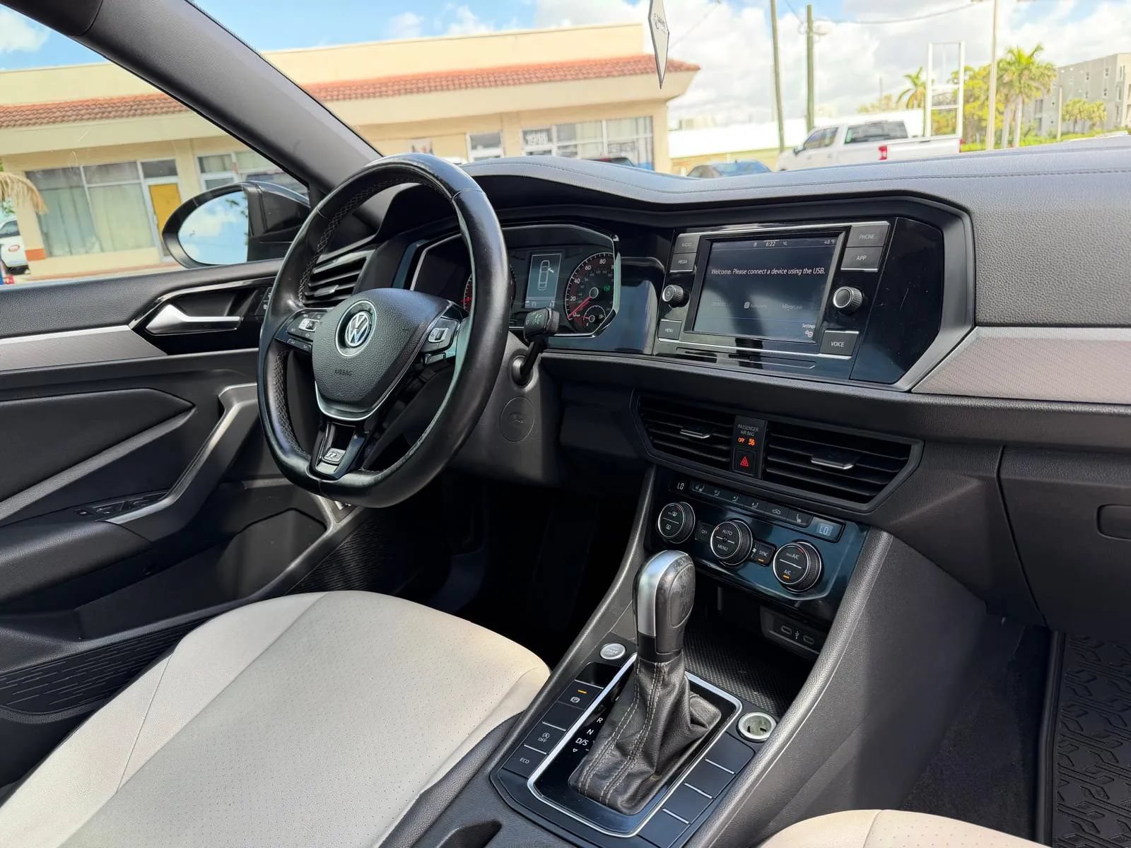 Used 2020 Volkswagen Jetta R-Line w/ R-Line Cold Weather Package FWD image 19