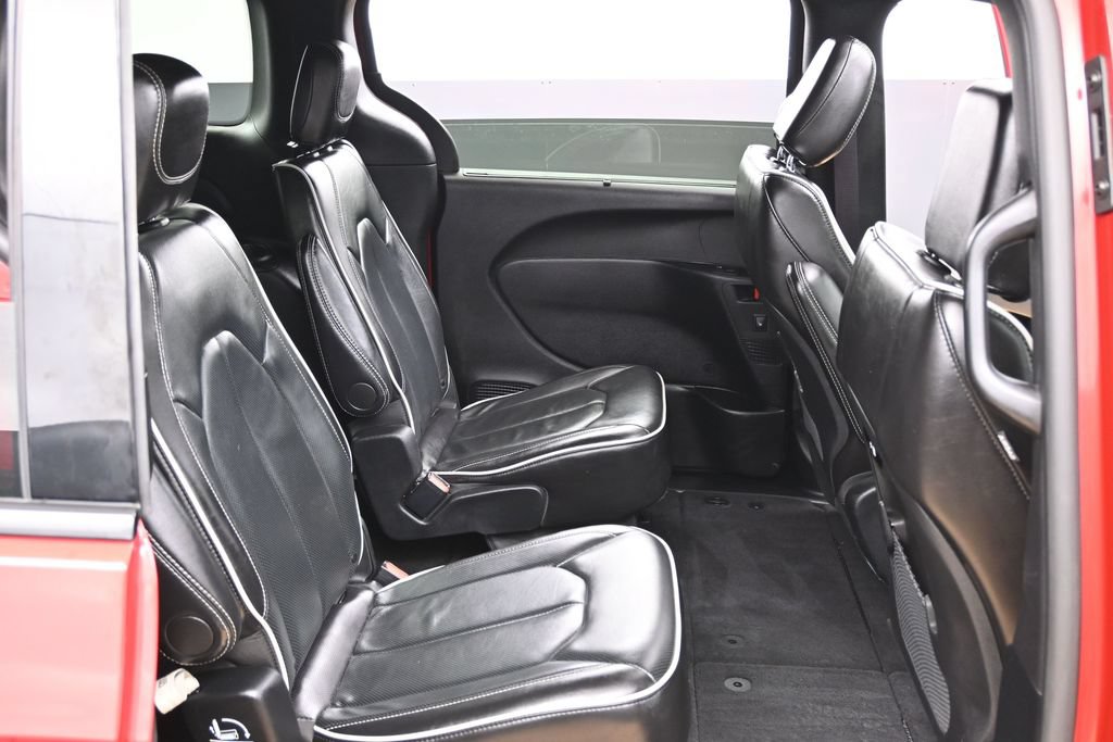Used 2025 Chrysler Pacifica Limited FWD image 33